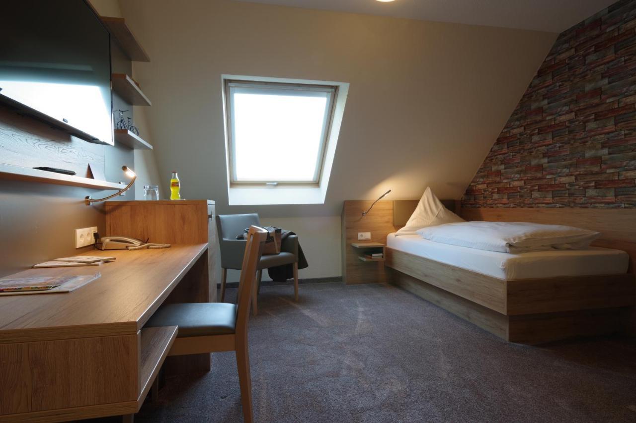 Land-Gut-Hotel Raeuber Lippoldskrug Alfeld  Exterior photo