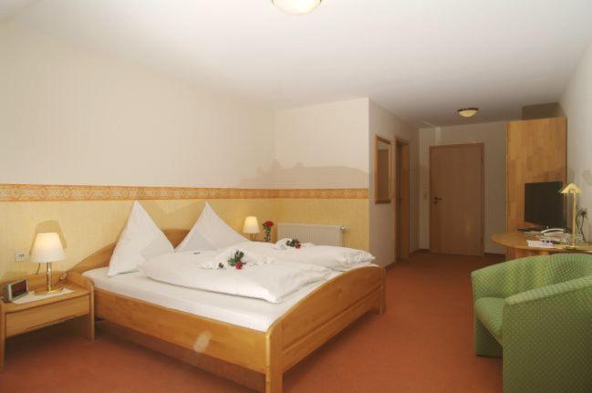 Land-Gut-Hotel Raeuber Lippoldskrug Alfeld  Exterior photo